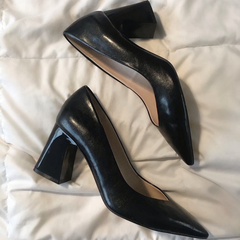 Black pumps
